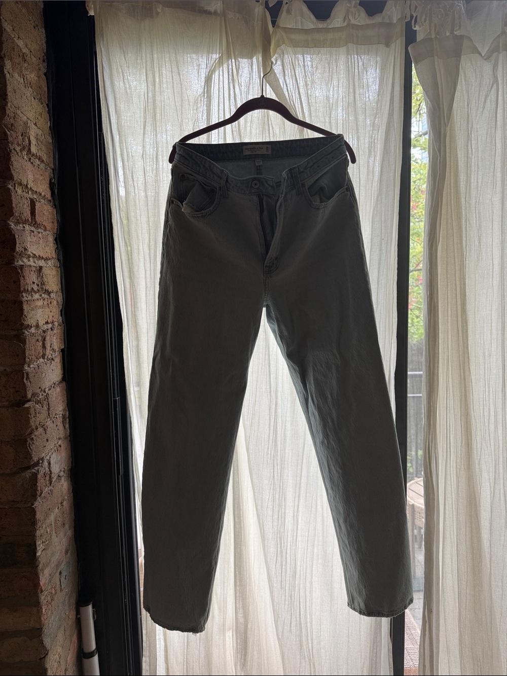 Abercrombie & Fitch Women’s Straight Jeans in Light Wash